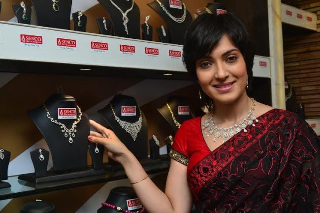 Arpita Chatterjee unveils Senco jewellery collection