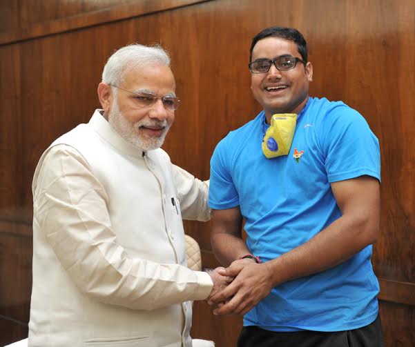 Cyclist on nationwide yatra to generate awareness about Swachhta Abhiyan meets PM