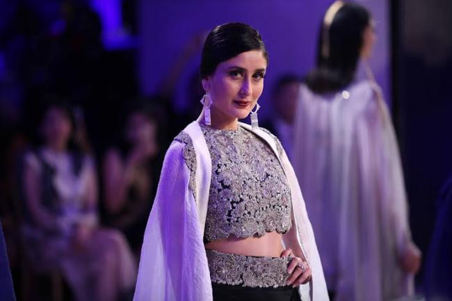 Anamika Khanna's collection showcased in LFW 