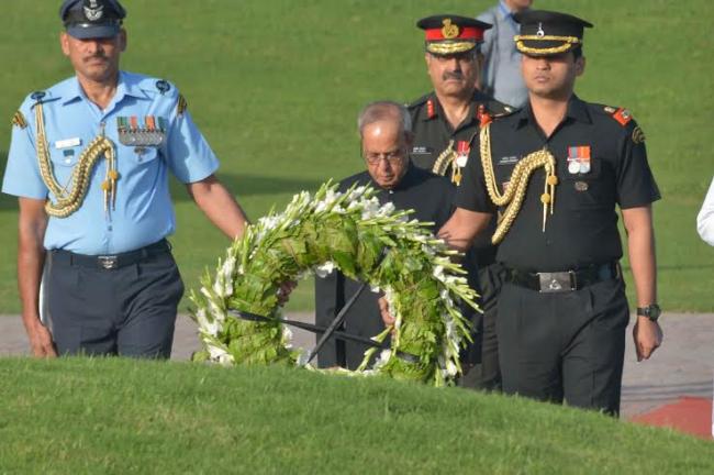 Pranab pays homage to Nehru on his death anniversary 