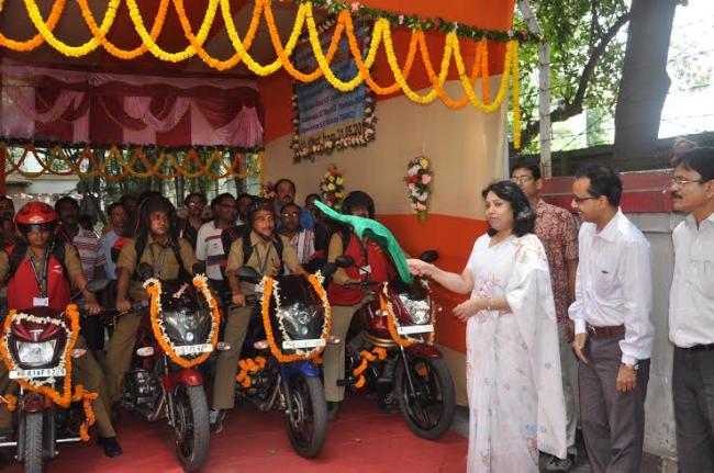 Sunday e-commerce delivery flagged off at Park Street Post Office
