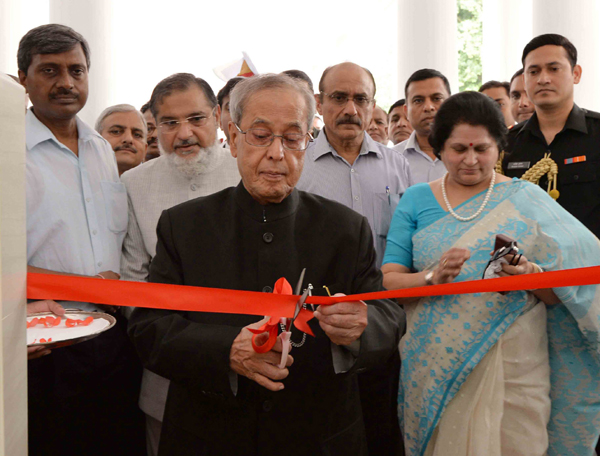 Pranab Mukherjee inaugurating the Renovated Presidentâ€™s Estate Clinic