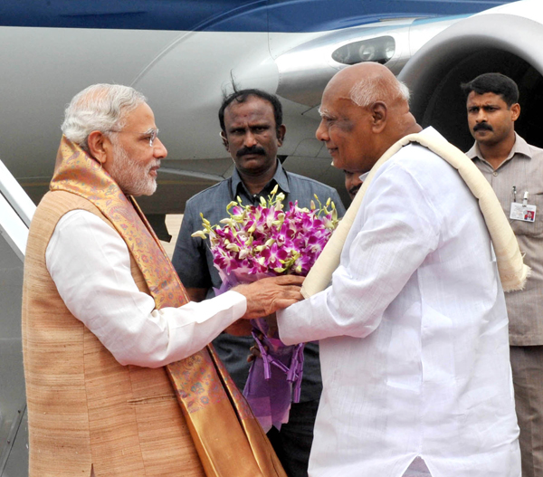 Narendra Modi being received by the Governor of Tamil Nadu