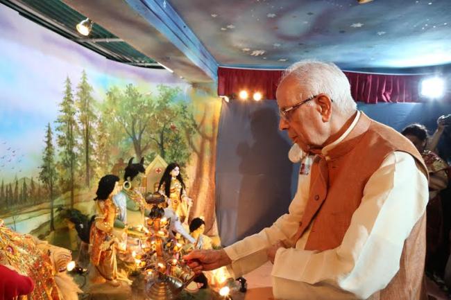  Governor of West Bengal Shri Keshari Nath Tripathi is offering an arati to the Durga idol