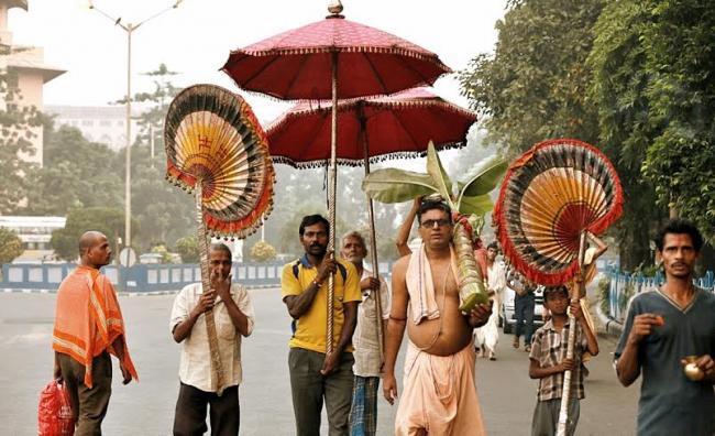 Kolkatans witness 'Kolabou snan' on Mahasaptami