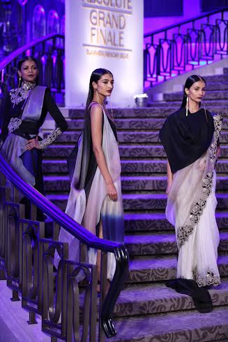 Anamika Khanna's collection showcased in LFW 