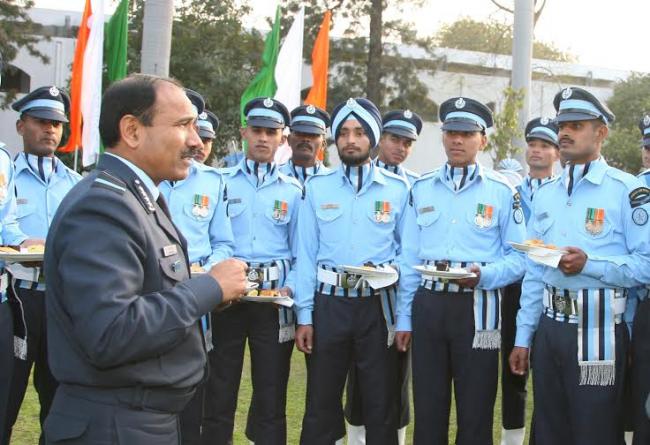Arup Raha interacting with IAF Republic Day Parade 2015 marching contingent