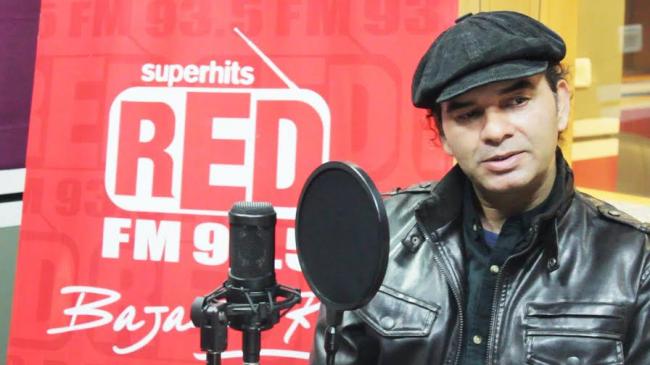 Mohit Chauhan warms up for concert with Atif Aslam
