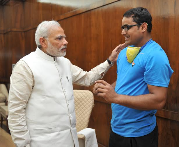 Cyclist on nationwide yatra to generate awareness about Swachhta Abhiyan meets PM