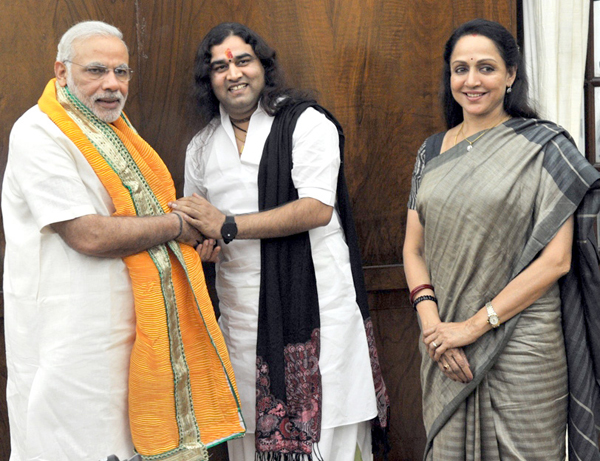 Kapil Dev meets PM Modi 