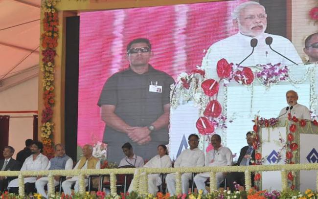 Centre and 29 state governments are 30 pillars of 'Team India': Modi in Bengal