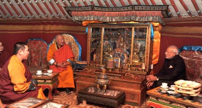 Modi visiting the Gandan Monastery