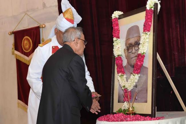President pays floral tribute to Neelam Sanjeeva Reddy