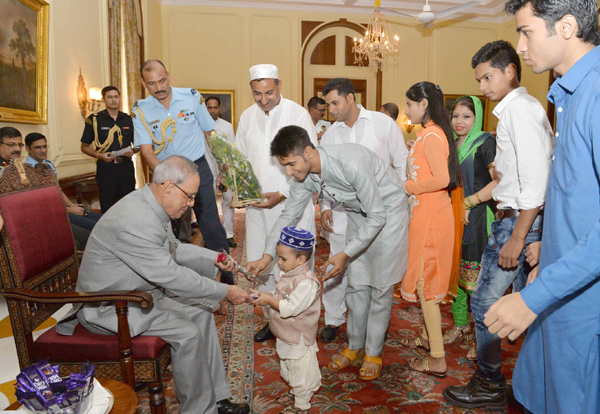Pranab Mukherjee receiving Id-ul-Fitr's greetings, at Rashtrapati Bhavan