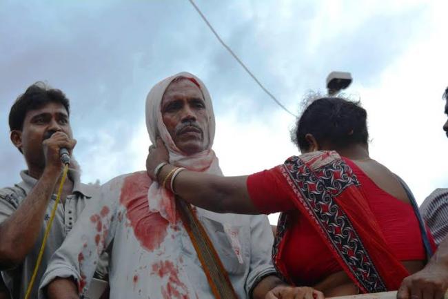 Left protesters clash with police in Kolkata 