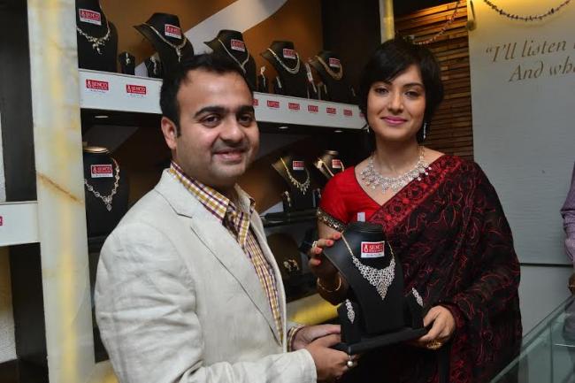 Arpita Chatterjee unveils Senco jewellery collection
