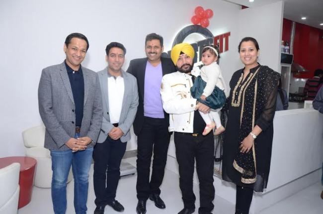 Daler Mehndi inaugurates MS Dhoni's 'Sportsfit' in Delhi