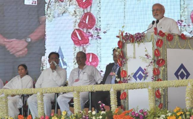 Centre and 29 state governments are 30 pillars of 'Team India': Modi in Bengal