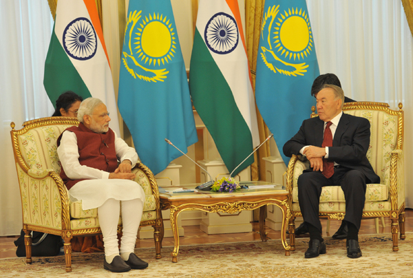 Modi being received by the President of the Republic of Kazakhstan