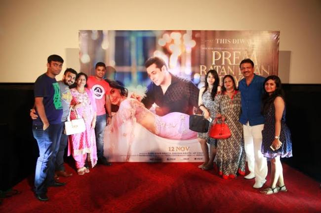 Salman invites fans to watch the trailer of 'Prem Ratan Dhan Payo'
