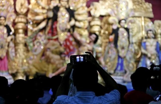 Durga Puja: Kolkata gears up for Maha Saptami celebrations