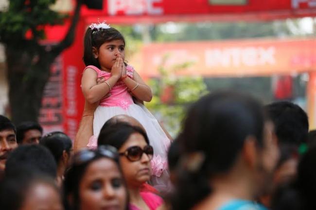 Tallest Durga: People take a peek through opening