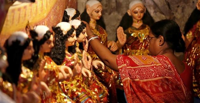 Bengalis gear up to worship Goddess Laxmi 