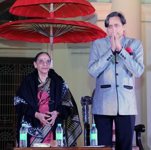 Shashi Tharoor attends Apeejay Kolkata Literary Festival