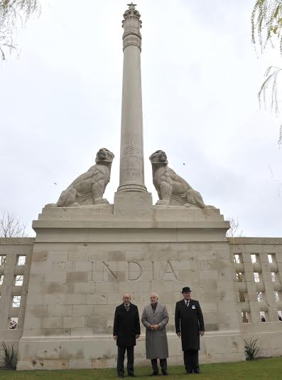 Modi at WWI Memorial, meets India-origin students