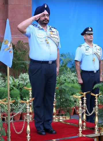 Dhanoa takes over as VC of air staff