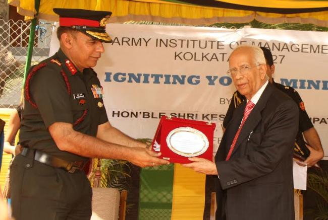 WB Guv received by Lt Gen Raman Dhawan