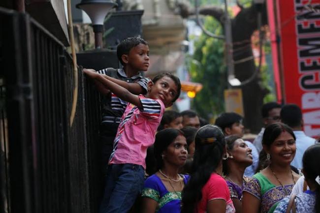 Tallest Durga: People take a peek through opening