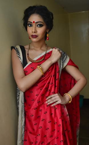 Payel showcases 'Nakshikantha' collection of gold jewellery