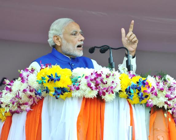 Narendra Modi addressing the gathering at Chanderkote