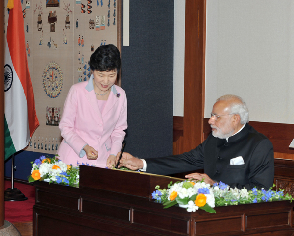 Modi at the official Welcoming Ceremony in his honour