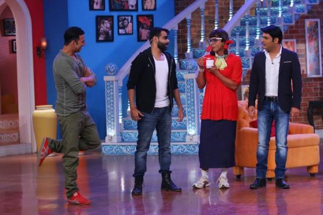 Akshay Kumar, Shruti Hassan visit on sets of Comedy Nights with Kapil