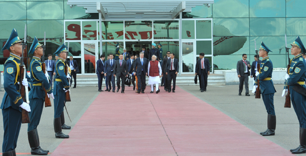 Modi being received by the President of the Republic of Kazakhstan