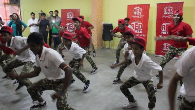 RED FM's 4 cities Dancing Star Hunt with the star cast of ABCD 2