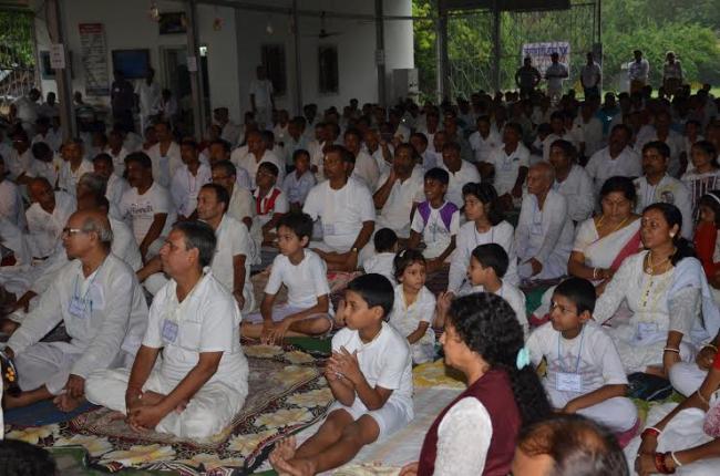 Babul Supriyo participates in mass yoga demonstration in Asansol