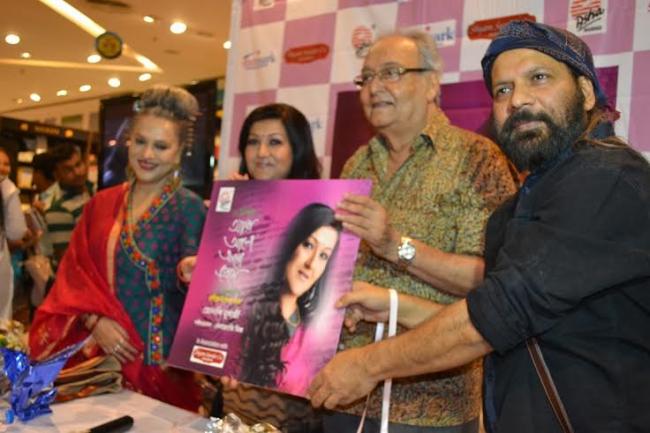 Soumitra Chatterjee unveils Rabindrasangeet album of Kolkata singer