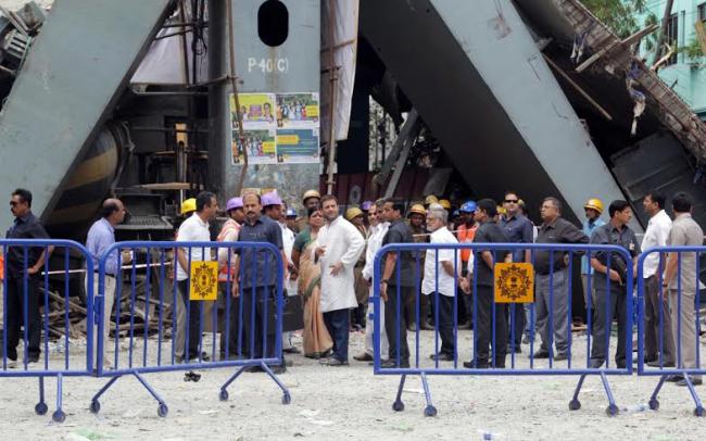 Kolkata: Rahul Gandhi visits flyover crash site