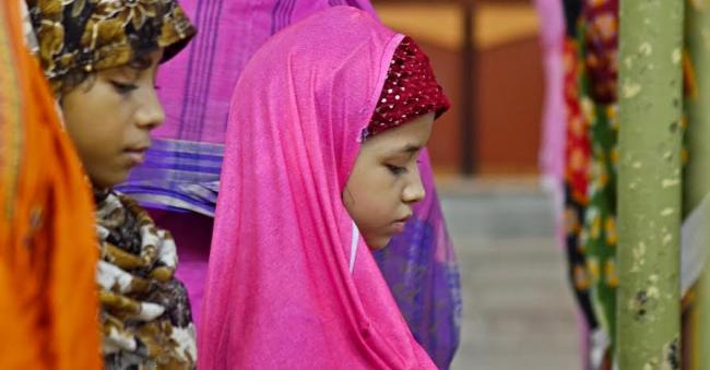 Women offer Eid prayers, greet each other in Kolkata