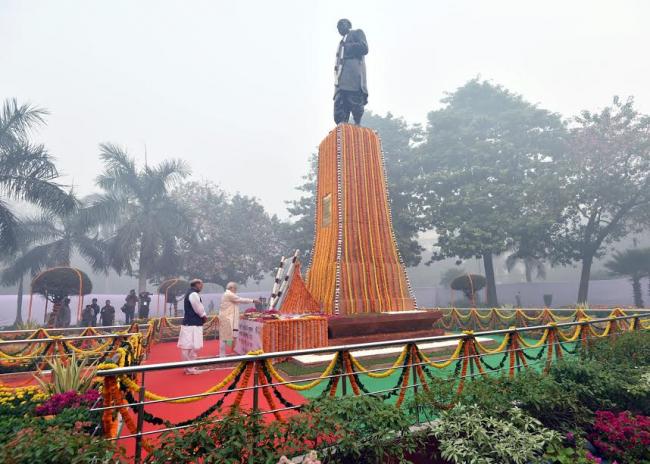  Narendra Modi paying floral tribute to Sardar Vallabhbhai Patel on Rashtriya Ekta Diwas, at Patel Chowk, in New Delhi 