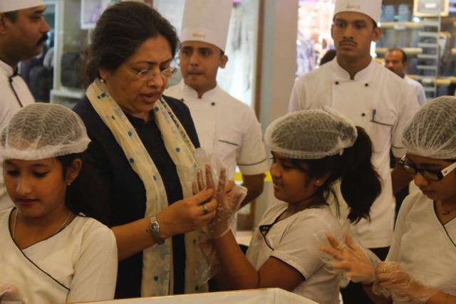 Mani Square hosts cake mixing ceremony in Kolkata