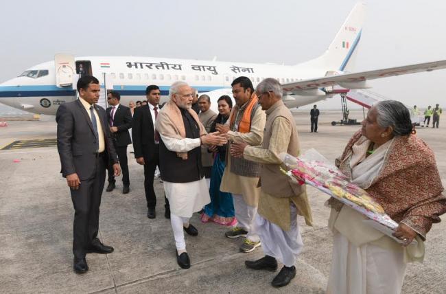 Narendra Modi being received on his arrival, at Varanasi, Uttar Pradesh