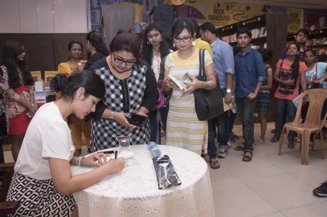 Kolkata: Nikita Singh launches â€˜Like a Love Songâ€™ at Starmark