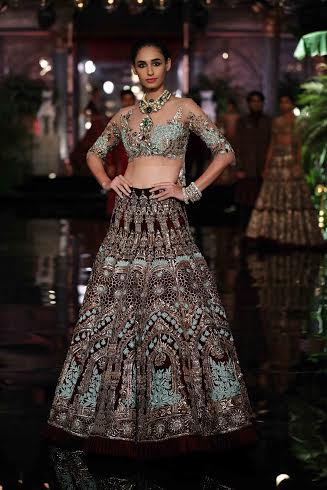 Deepika Padukone sizzles on the ramp at India Couture Week