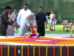 Vice President, M. Hamid Ansari paying floral tributes at the Samadhi of Babu Jagjivan Ram