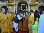PM visits Quan Su Pagoda in Hanoi, interacts with monks