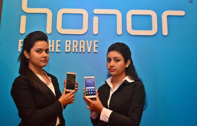 Smartphone e-brand Honor showcases new products in Kolkata